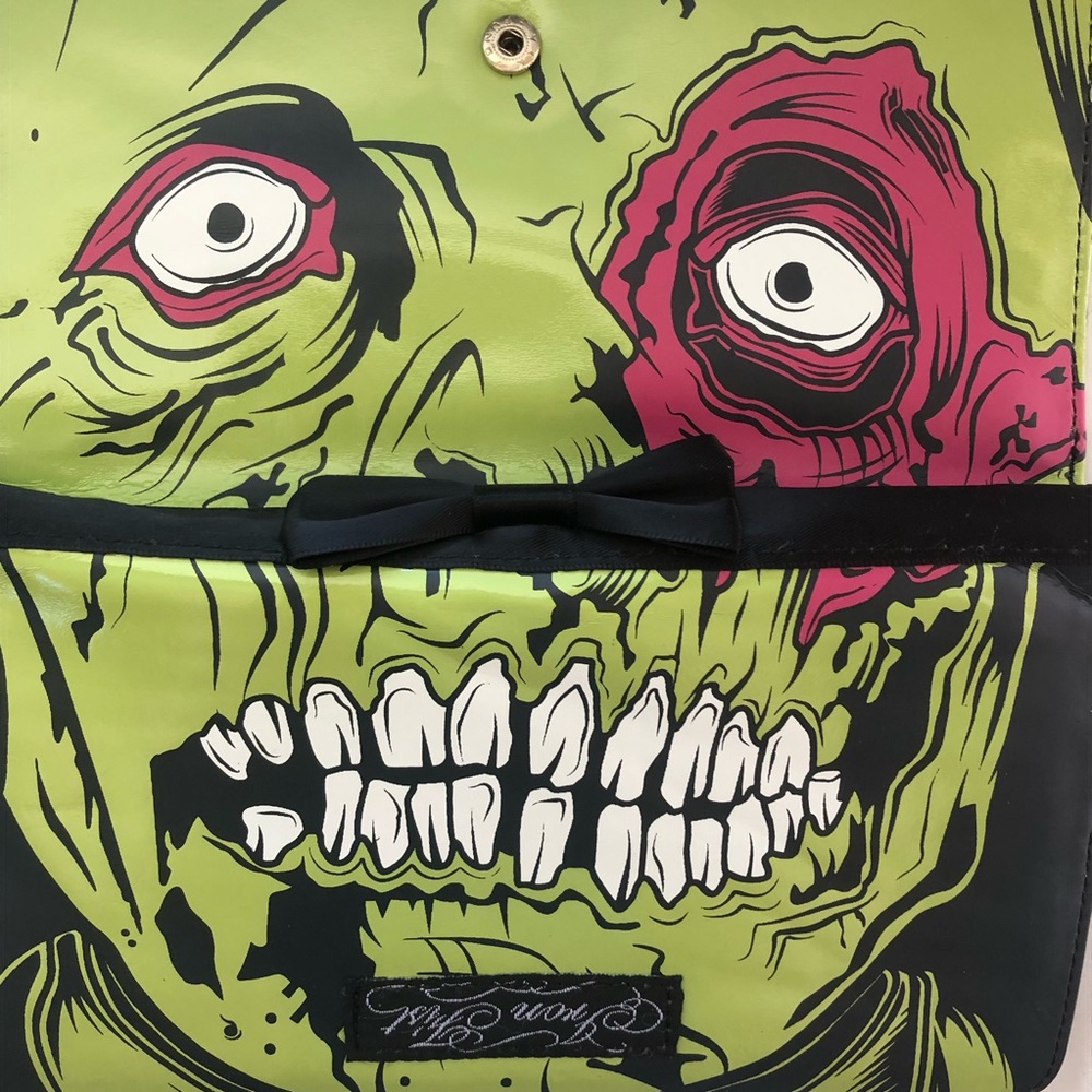 Iron Fist Green Zombie Stomper Wallet - Picture 4 of 12